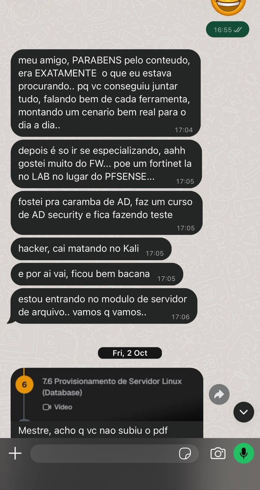 Print de conversa no WhatsApp: aluno elogia o conteúdo do curso, o cenário real montado com as ferramentas, o firewall, o Active Directory e o Kali, e conta que está entrando no módulo de servidor de arquivos.